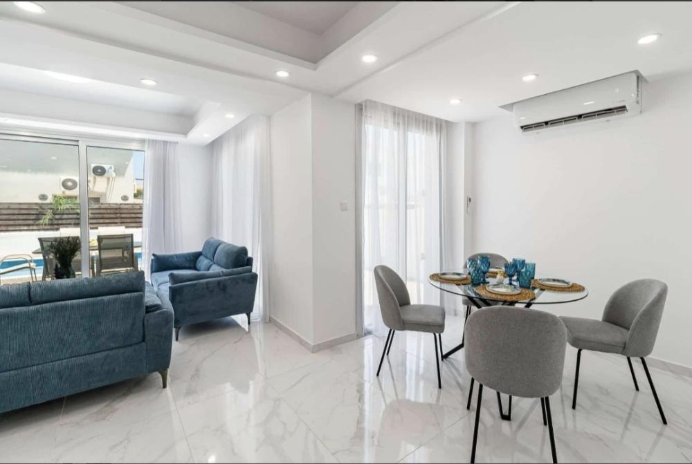 Sea Breeze Residences